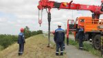 На мосту начали замену опор освещения. Проезд по мосту закрыт