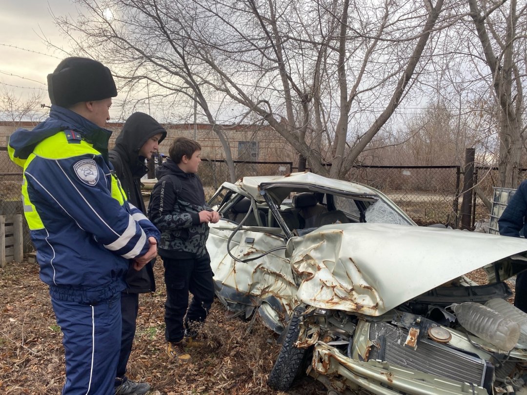 Студенты побывали на спецстоянке автомобилей, попавших в ДТП » Гай ру —  новости, объявления