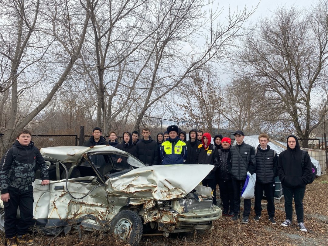 Студенты побывали на спецстоянке автомобилей, попавших в ДТП » Гай ру —  новости, объявления