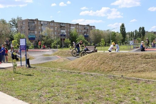 💥 В Парке культуры и отдыха прошло торжественное открытие скейт-площадки и памп-трека