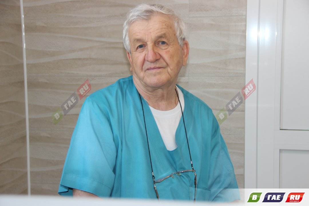Хирург Новоженин Г.Н. ушел на заслуженный отдых