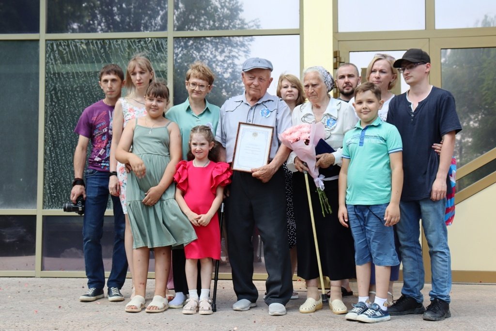 Семьям Гайского городского округа вручили медали «За любовь и верность»