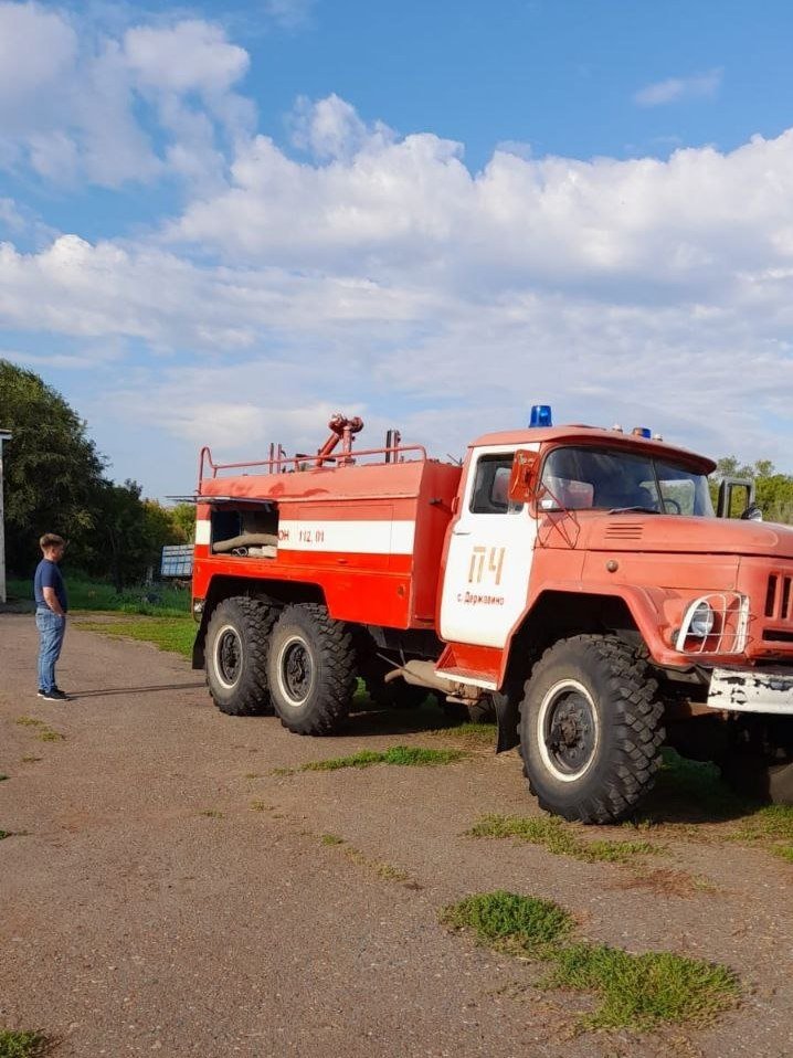 Добровольная пожарная команда с. Хмелевка получила пожарную машину