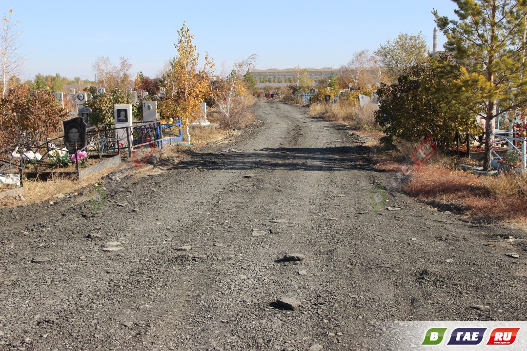 Улучшили дорогу к участку воинских захоронений городского кладбища