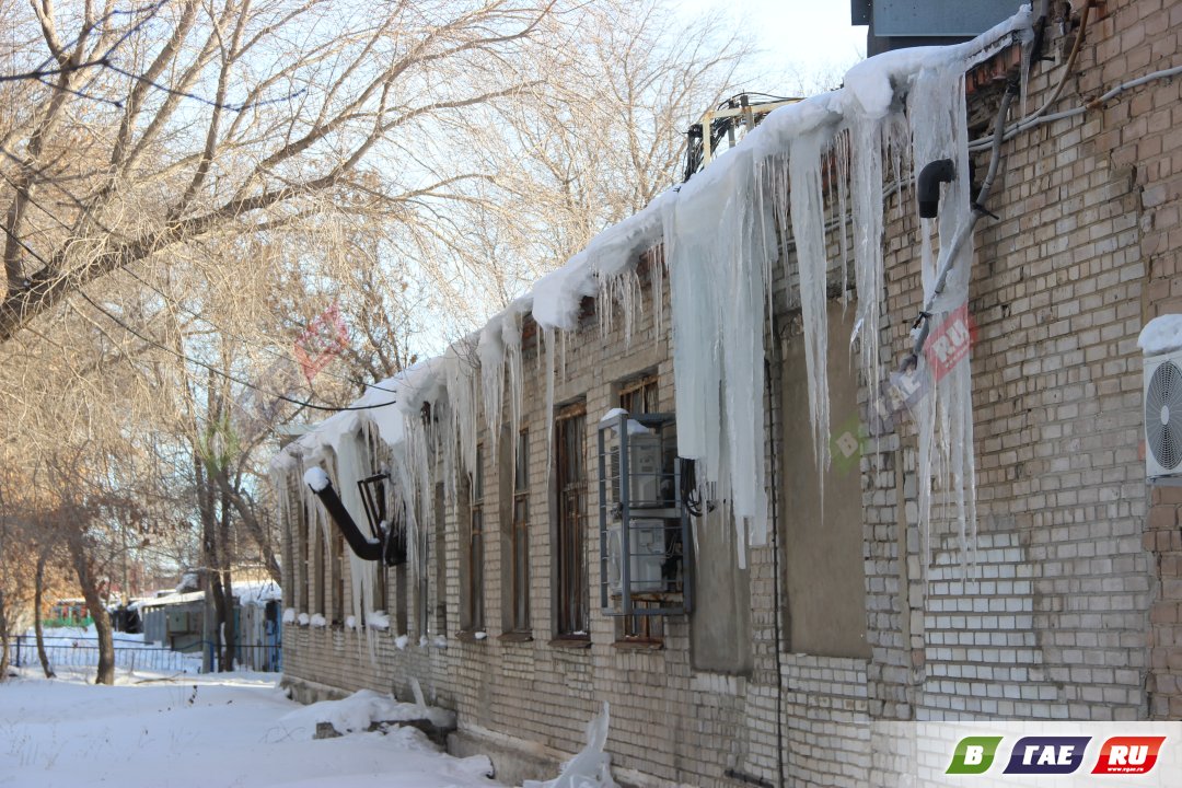 В Гае есть реликтовое место, где можно сделать фото огромных сосулек