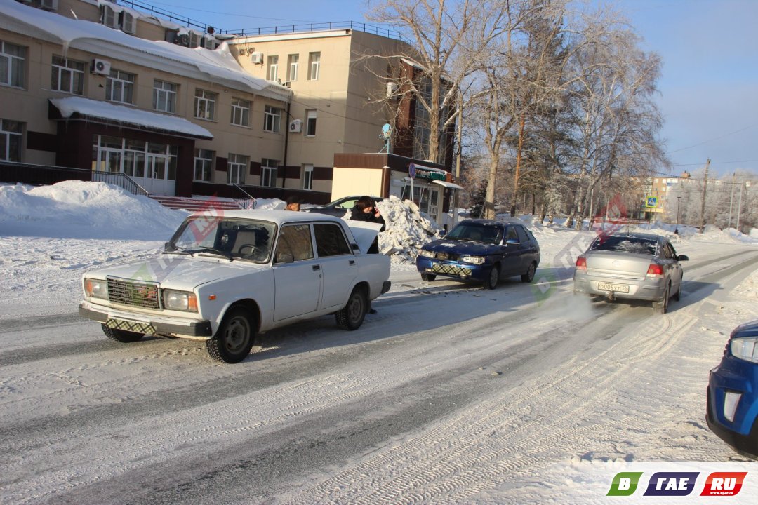 Две легковушки столкнулись на ул. Войченко