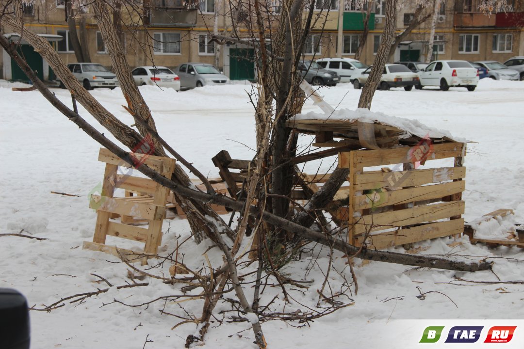 Дети самостоятельно строят во дворах небезопасные аттракционы