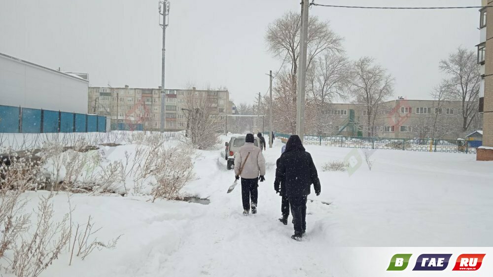 В Гае застряло несколько машин