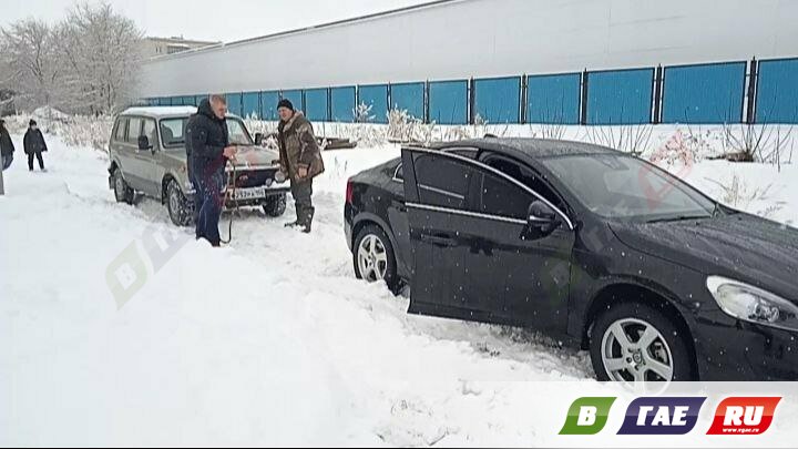 В Гае застряло несколько машин