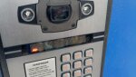 Подростки закрашивают фломастером видеокамеры на домофонах