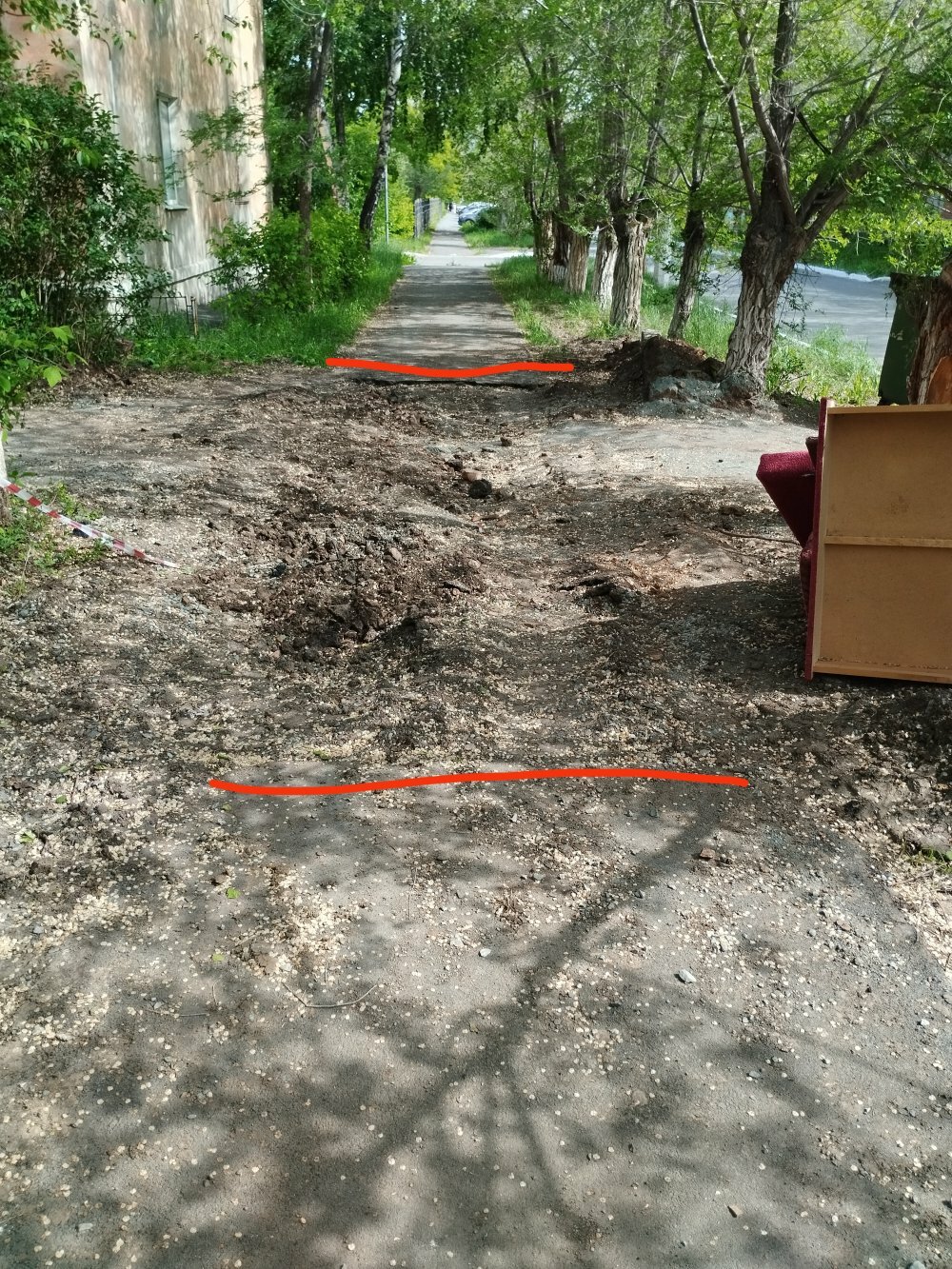 Асфальт — не судьба? Тротуар на Комсомольской ушёл в режим ожидания