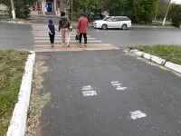 На асфальте появились надписи