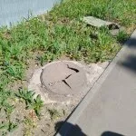 Полимерные люки не выдержали суровой эксплуатации