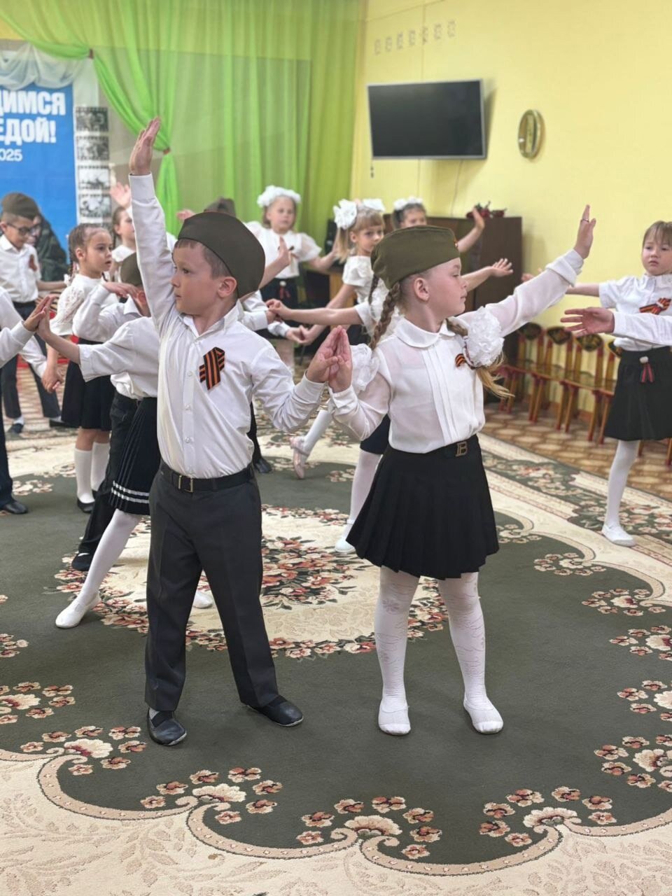 Дошколята Гайского округа приняли участие в акции «Вальс Победы».