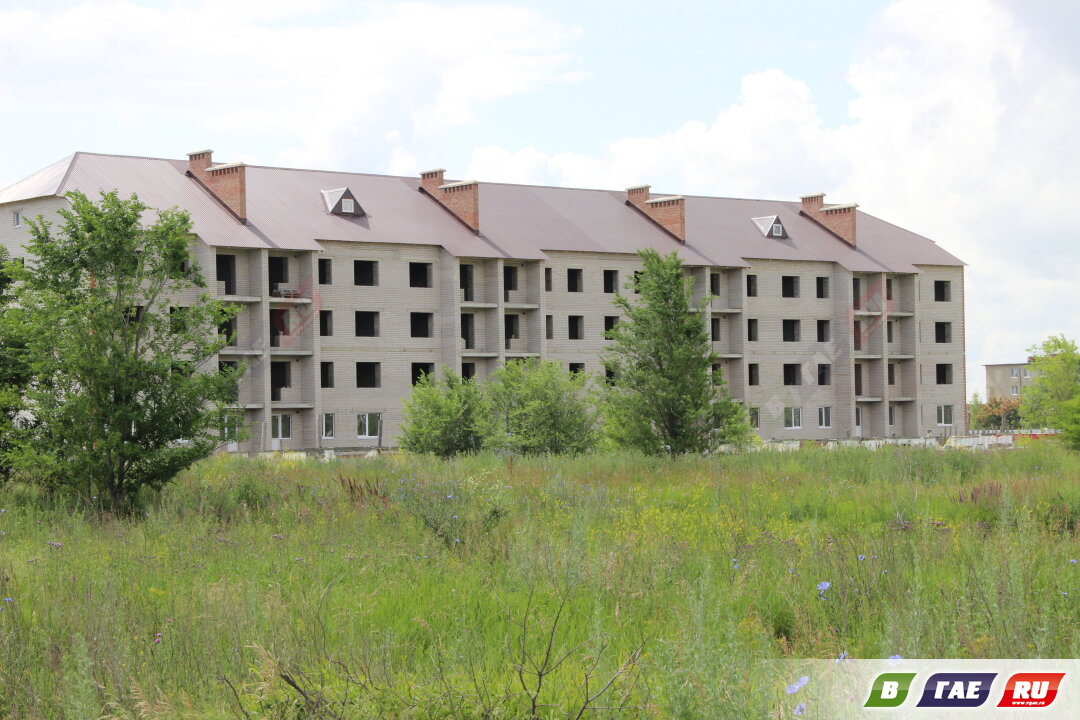 В пер. Весенний на строительстве дома - затишье