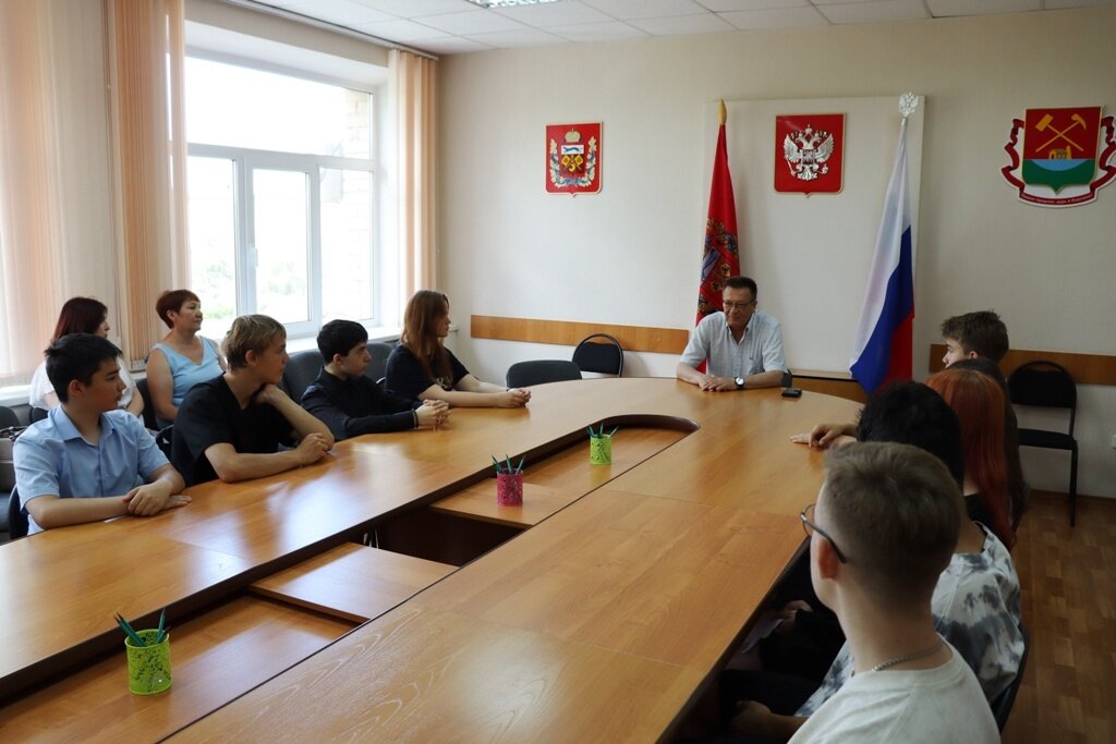 Школьники пообщались с председателем Совета депутатов