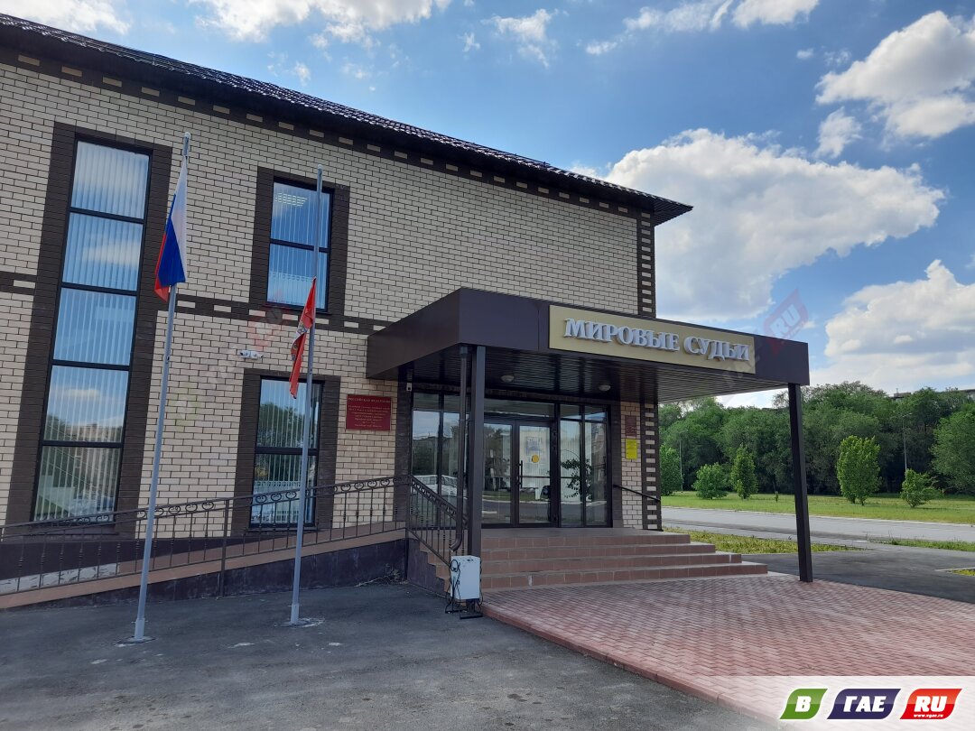 Верните свои деньги: Суд признал диван с дефектами некачественным товаром