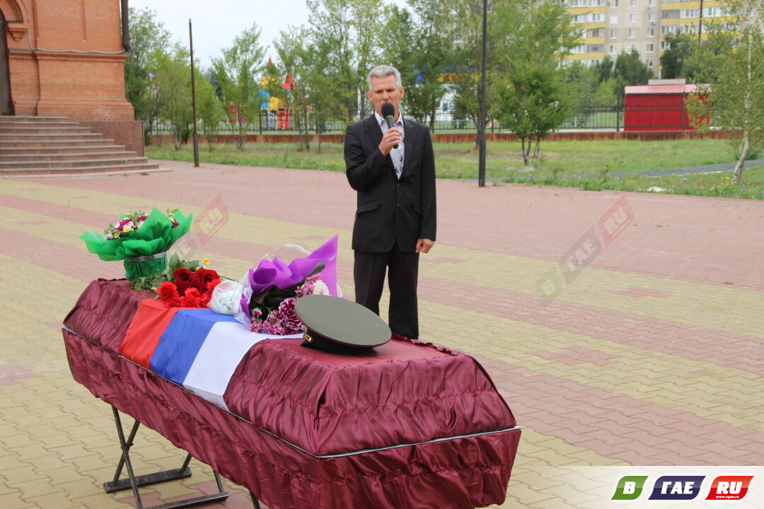 Прощание с погибшим старшим наводчиком штурмовой роты Переваловым Виктором Николаевичем
