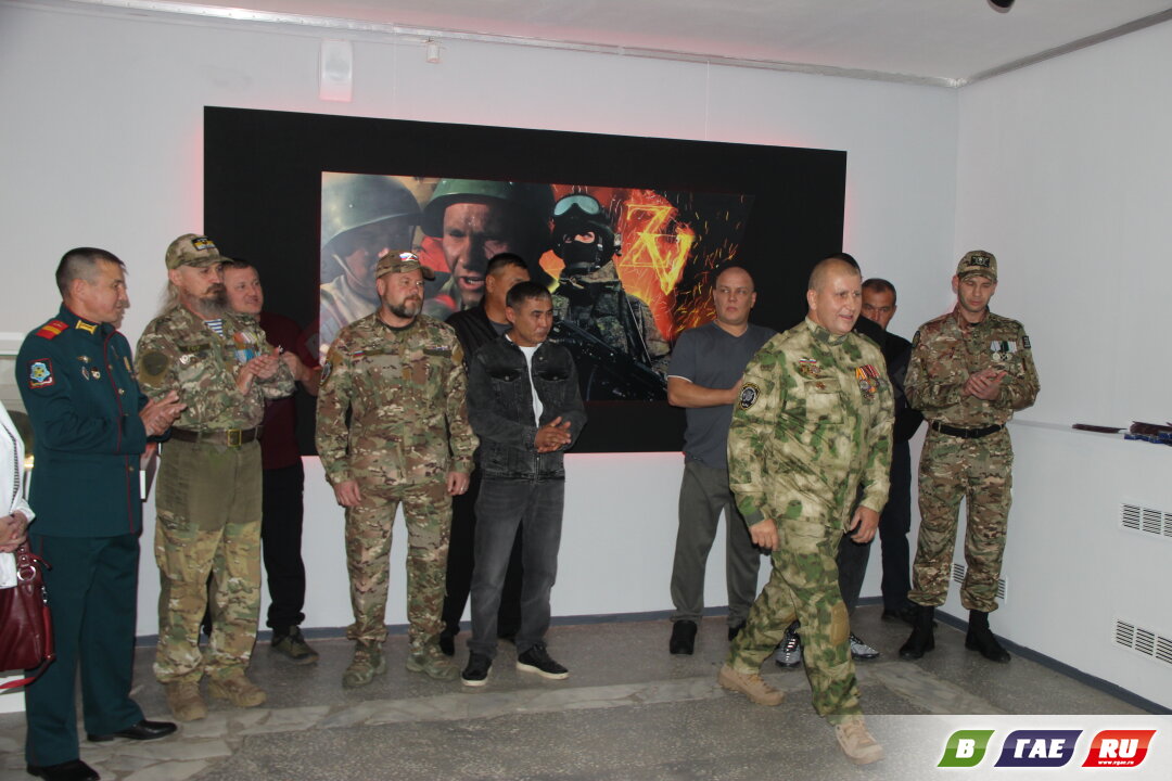 В Гае открылась выставка «СВОи ГЕРОИ» (6+)