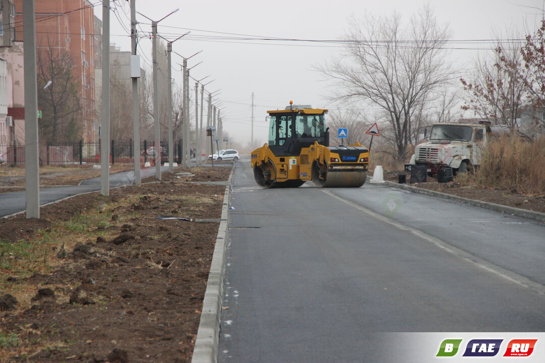От библиотеки до пер.Спортивный завершили укладку асфальтобетона. На очереди - оборудование искусственных неровностей
