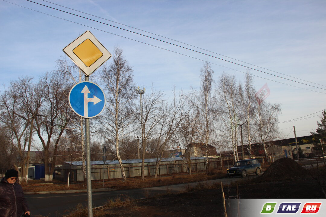 Перед въездом на ул. Елшанскую появились новые дорожные знаки