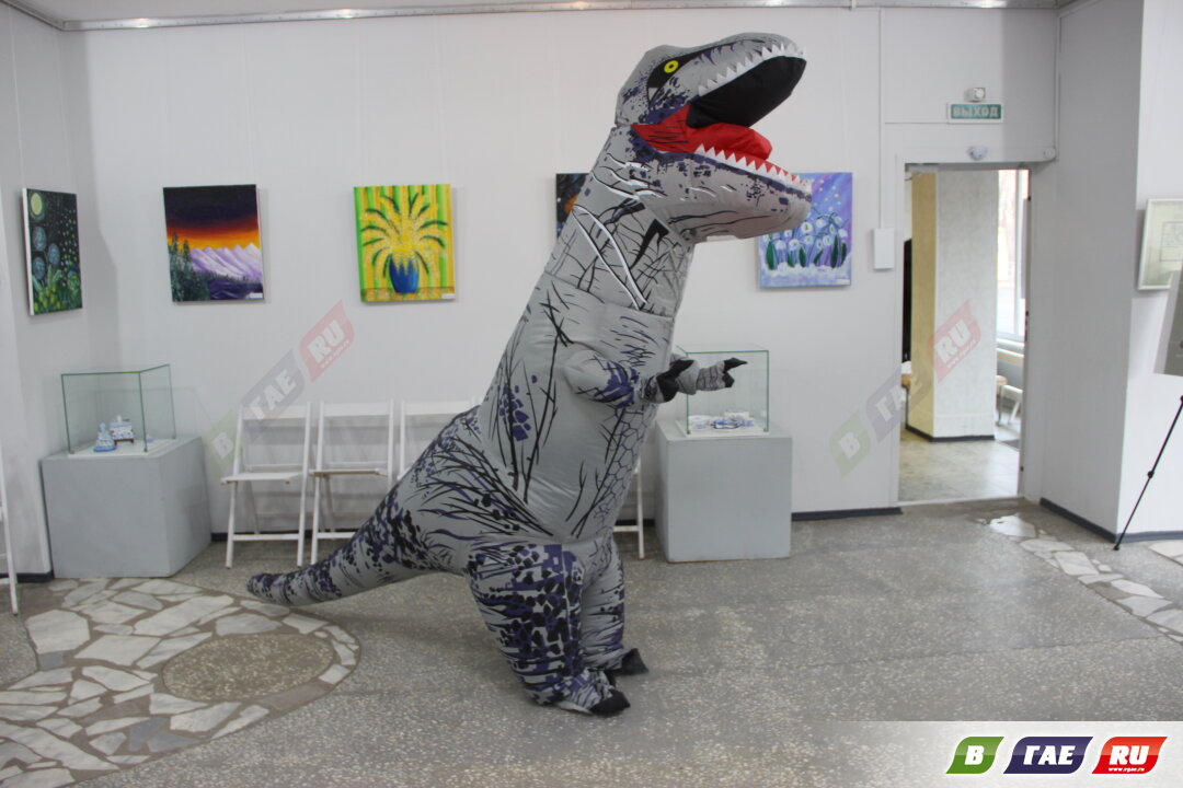 И динозавр говорил: «Здрасьте!» Открылась выставка «Прикоснись к моему миру»(6+)