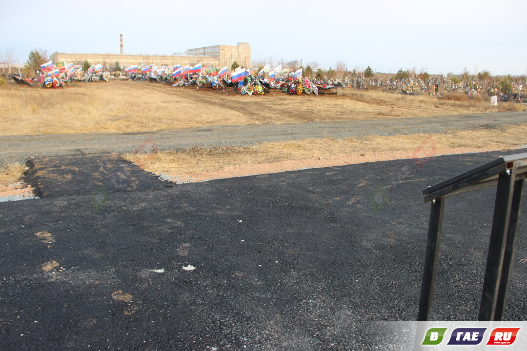 На кладбище оборудовали площадку для воинских почестей погибшим воинам