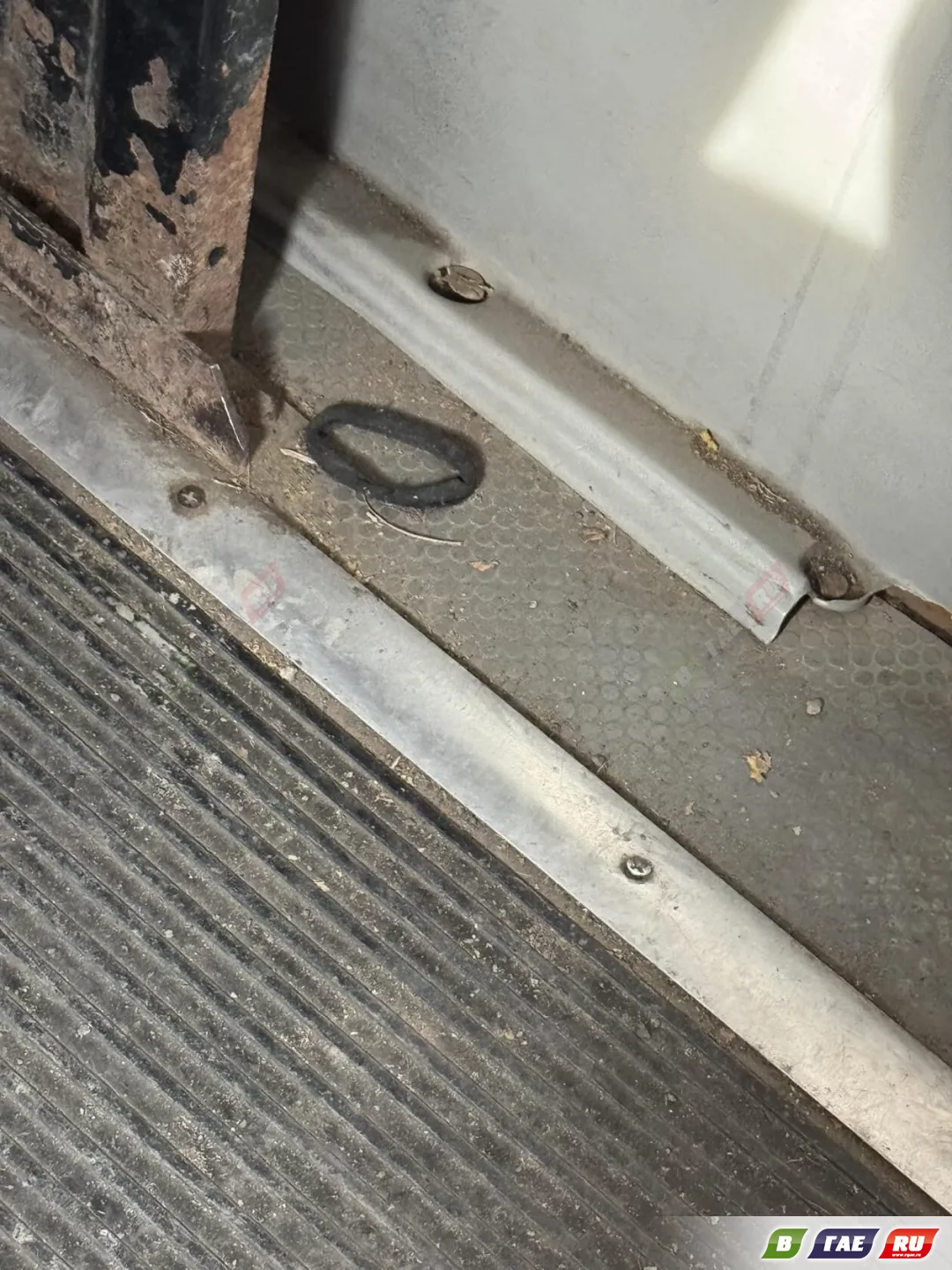 «Еду в газели: сиденья грязные, замызганные шторки и пыль повсюду»