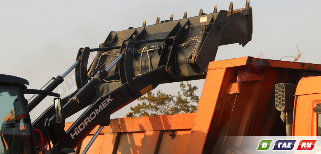 На городском кладбище идет субботник. Можно присоединиться