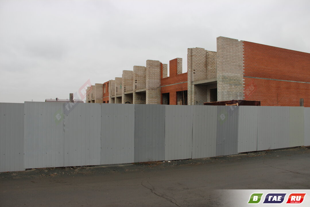 Вандалы скручивают профлист, как блины