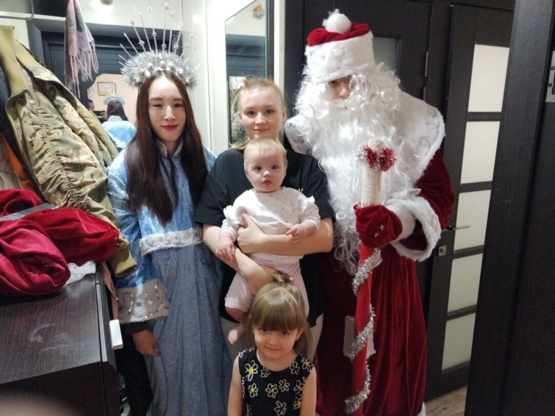 Волонтеры поздравили семьи участников СВО с наступающим Новым годом