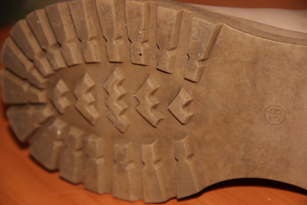 Гололед. Пора подумать об обуви с нескользящей подошвой