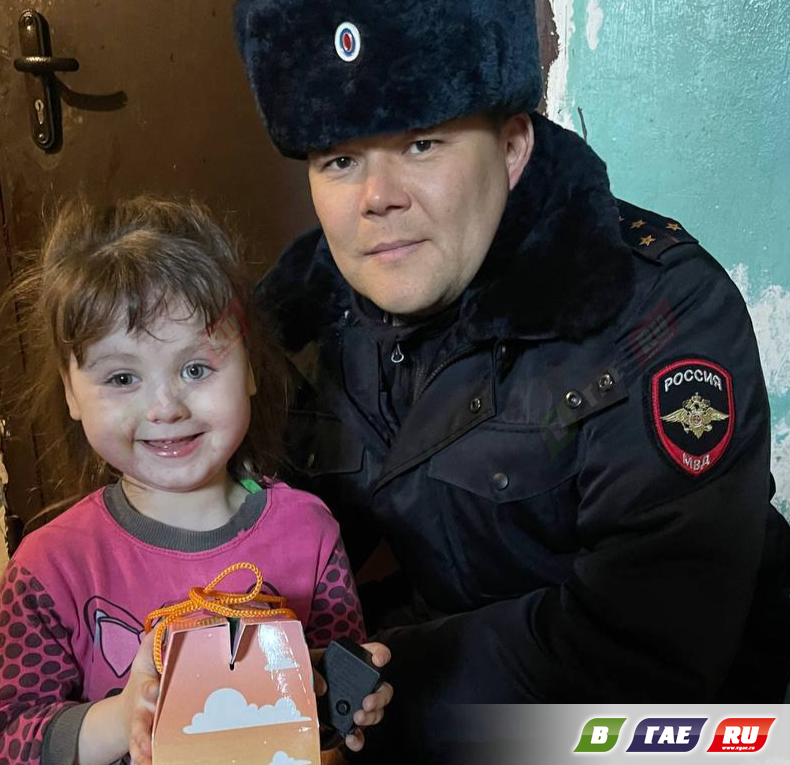 Полицейский Дед Мороз поздравил детей с наступающим Новым годом