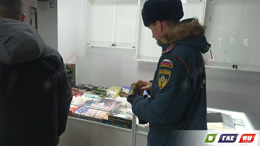 Идет проверка пиротехнических изделий в торговых точках