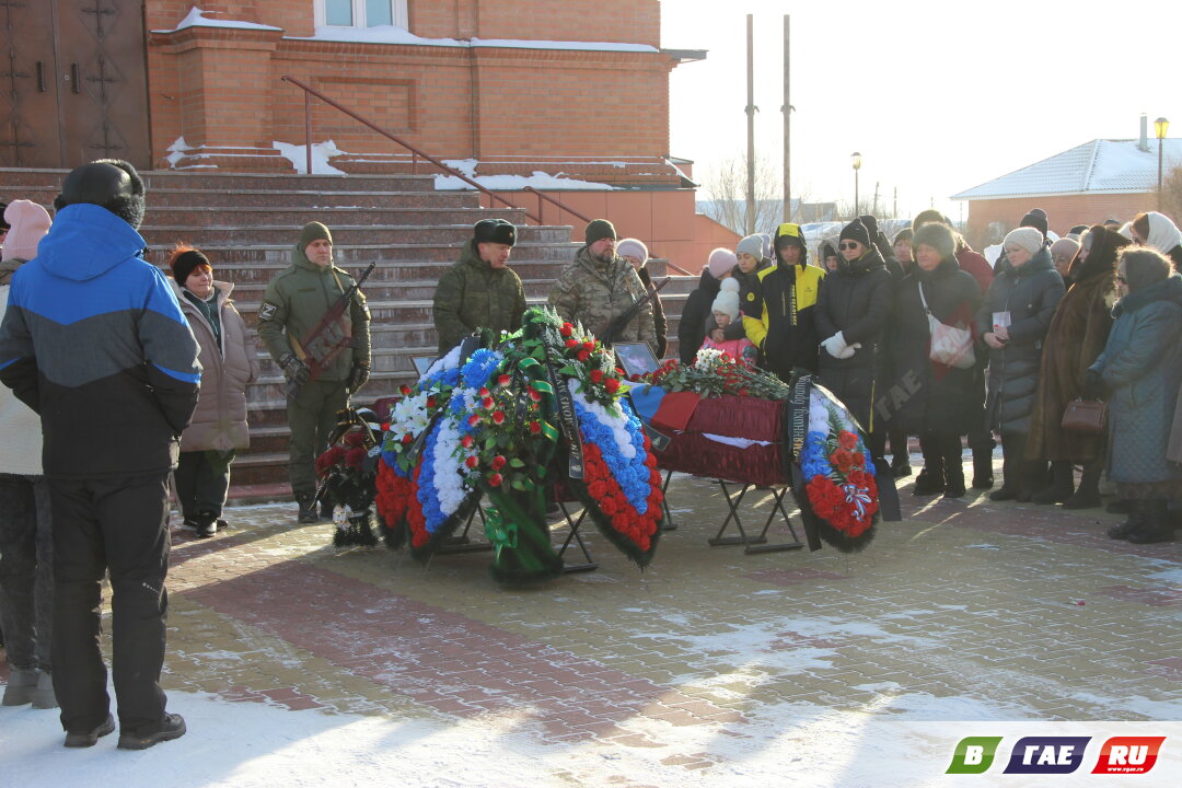 В Гае проводили в последний путь двух погибших бойцов