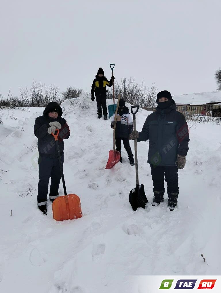 В Калиновке родители своими силами возводят горку