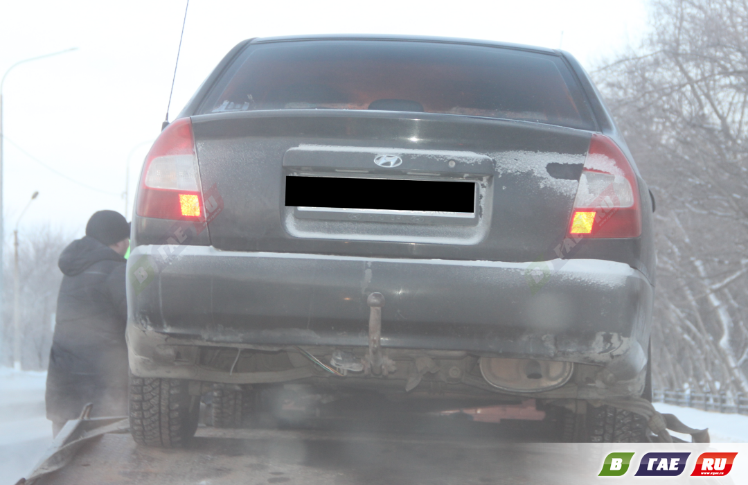 Утреннее ДТП на Орском шоссе: Hyundai Accent увезли на эвакуаторе