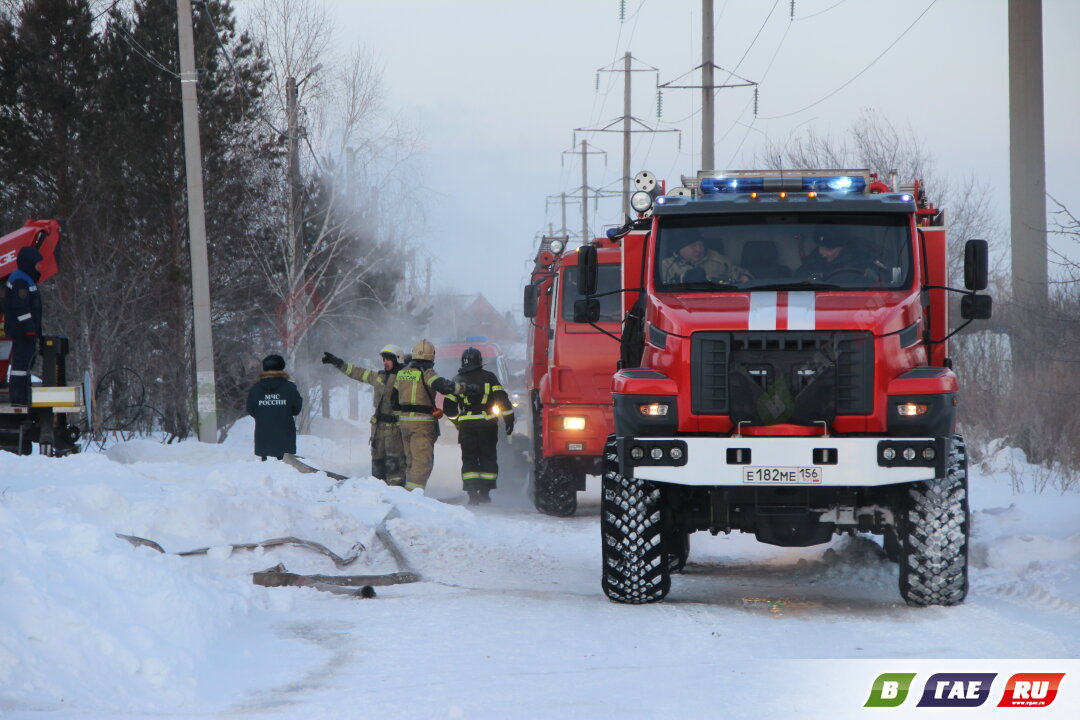 Страшный пожар на ул. Садовой. Задействовано 6 единиц техники