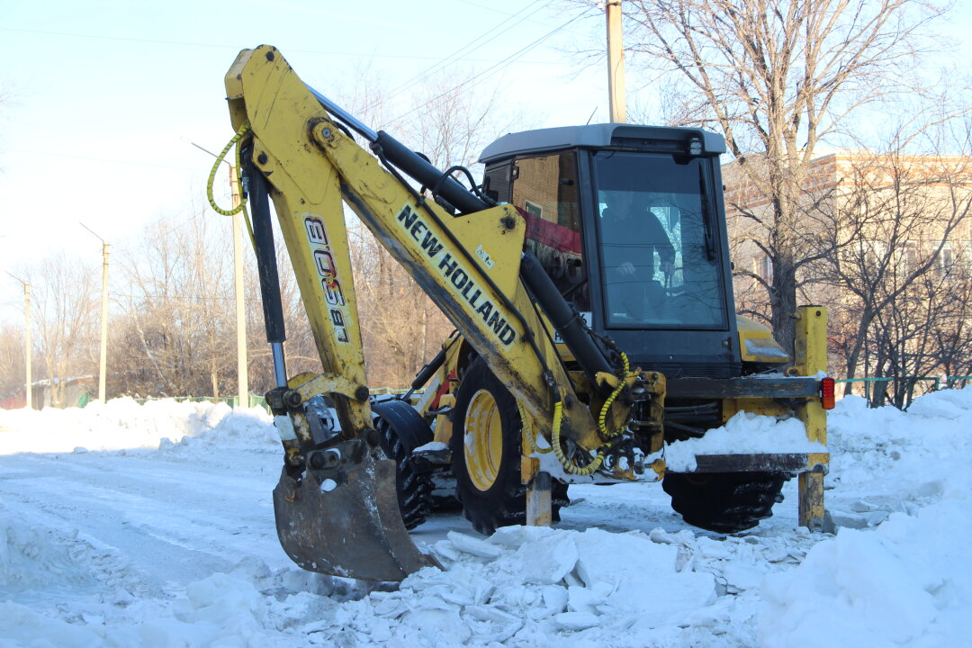 Ночью гудели трактора. Шла борьба с колейностью на дорогах