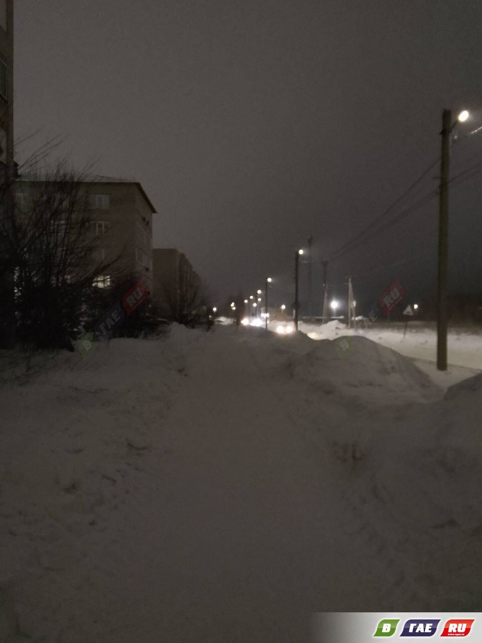 Жительница Гая задумалась о том, почему фонари освещают только проезжую часть дороги