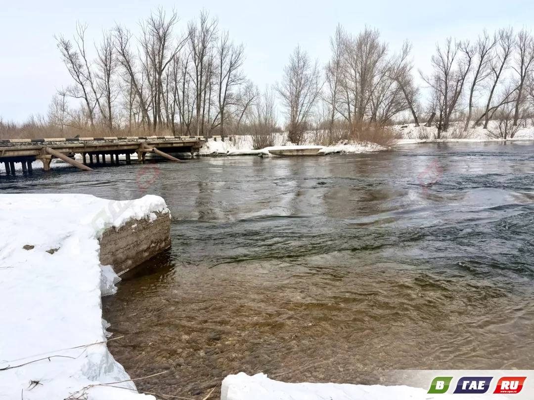 Бурлит поднявшийся Урал