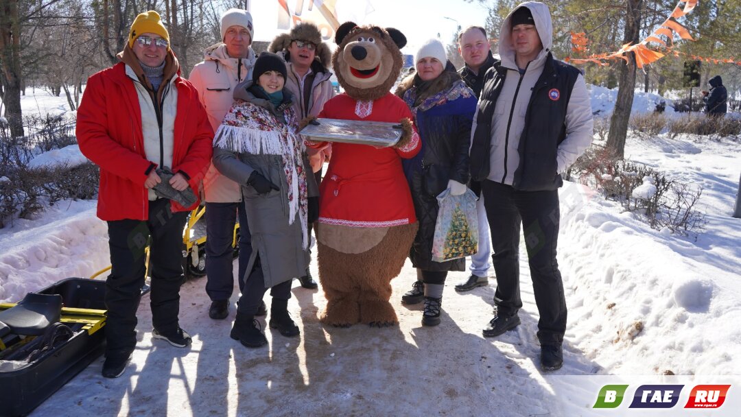В Сквере 25-летия Гайского ГОКа отмечали Масленицу