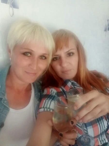 Яковлеву Анну Геннадьевну поздравляет с днем рождения подруга