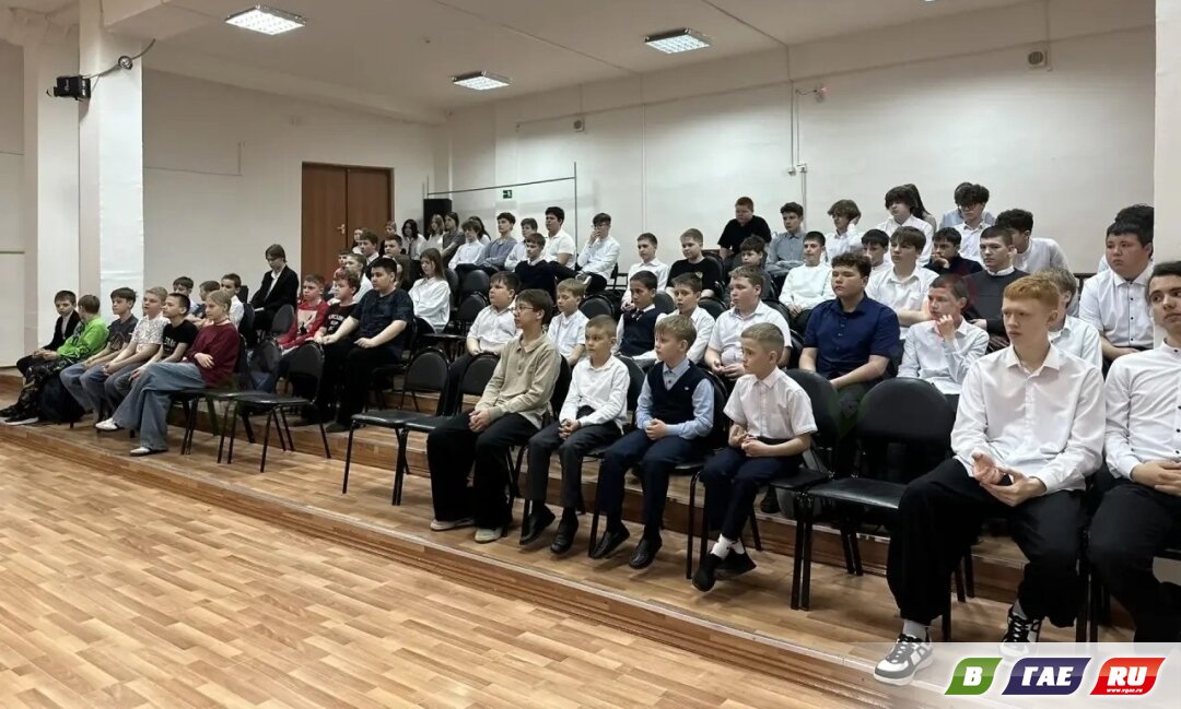 Сотрудник уголовного розыска пришел в школу №8