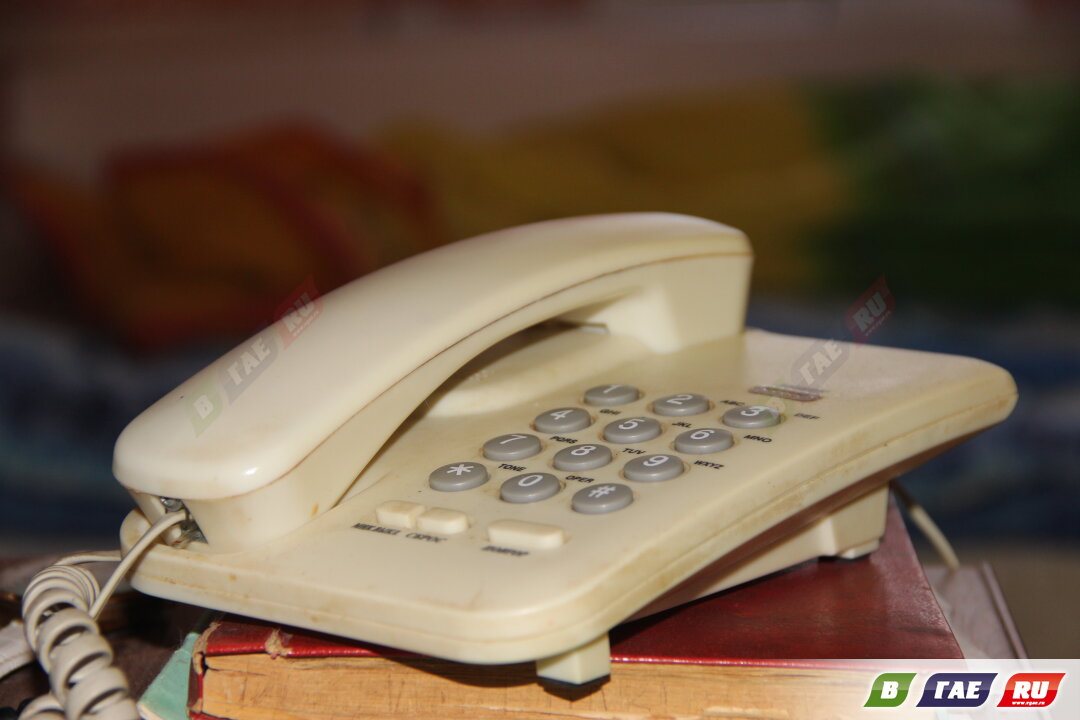 Гайчанин едва не лишился своих денег после разговора с мошенниками по стационарному телефону