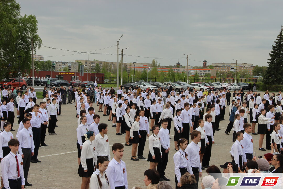 В Гае станцевали вальс Победы